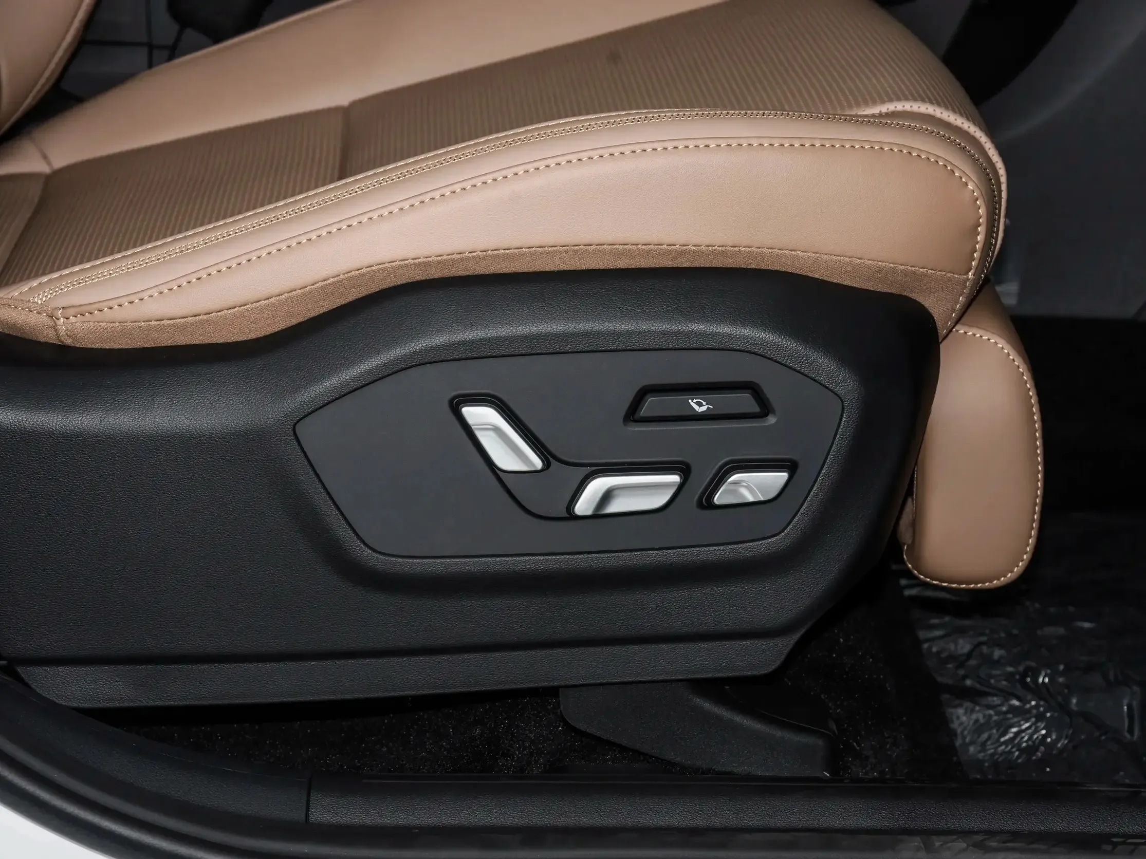 2026 Hyundai Santafe Connoisseur Pro Max 2.0 Turbo 4 Cyl Petrol FWD AT - Beyond Autos - www.beyondautos.com