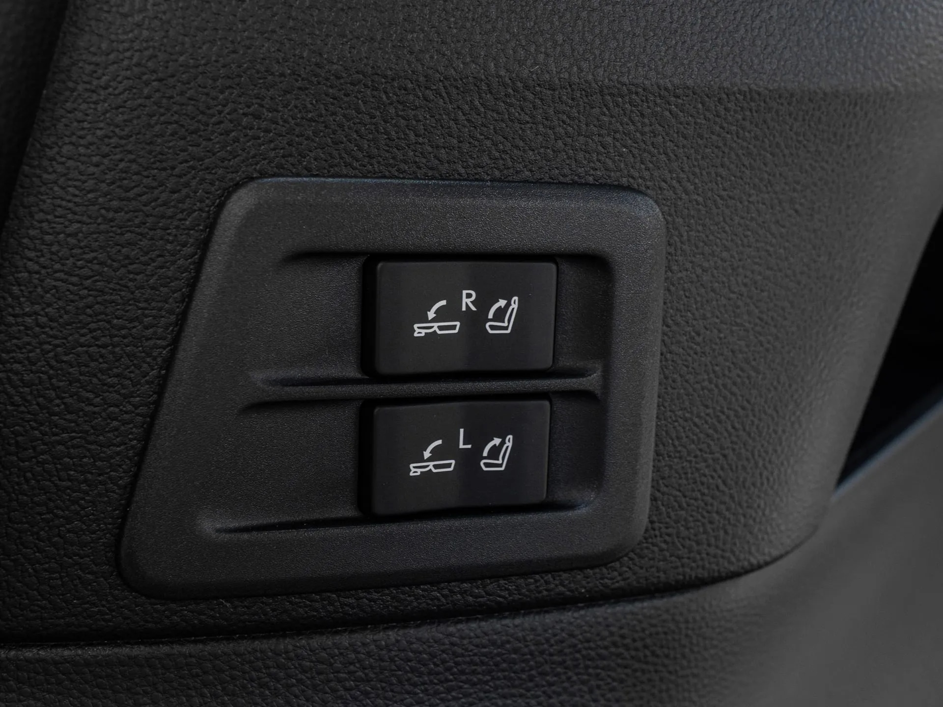 2026 Lexus LX600 Signature 3.5L 6 Cyl Petrol 4WD AT - Beyond Autos - www.beyondautos.com
