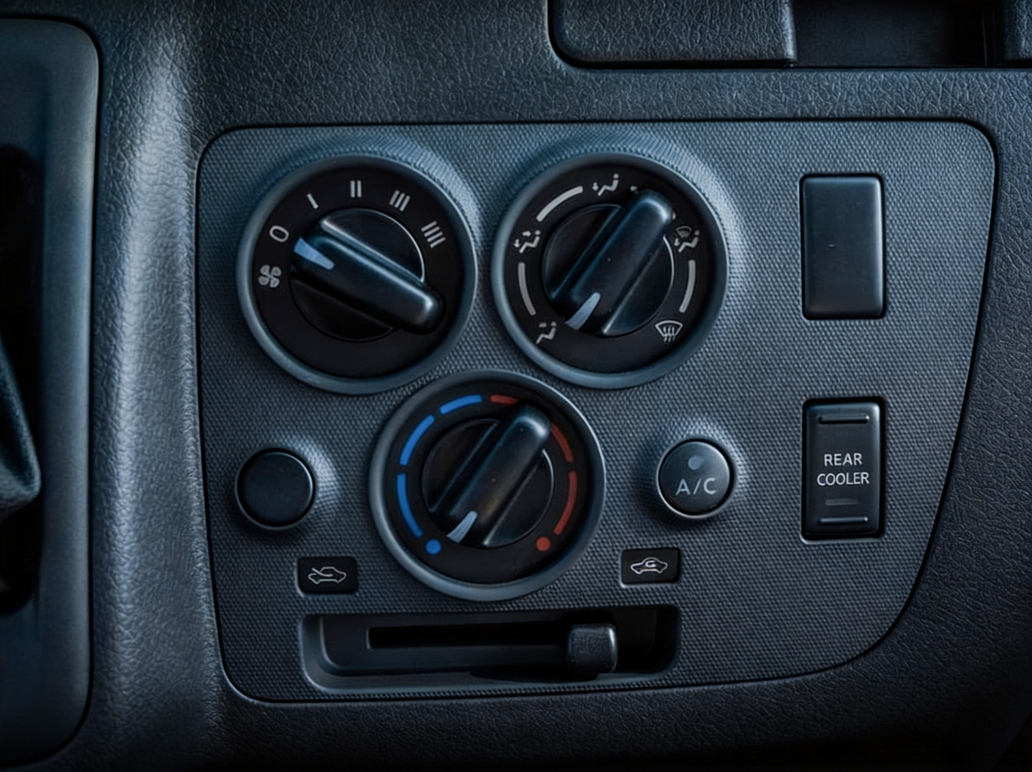 2026 Nissan Urvan 2.5L 4 Cyl Diesel RWD MT - Beyond Autos - www.beyondautos.com
