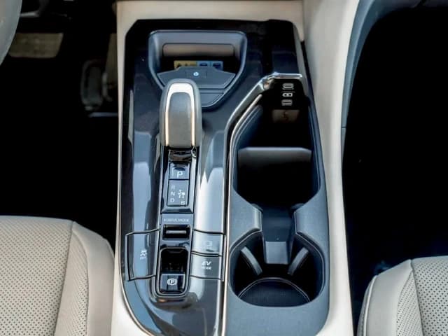 2026 Toyota Crown Platinum 2.4L Turbo 4 Cyl Hybrid AWD AT - Beyond Autos - www.beyondautos.com