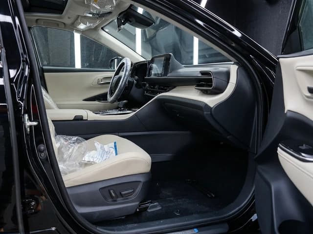 2026 Toyota Crown Platinum 2.4L Turbo 4 Cyl Hybrid AWD AT - Beyond Autos - www.beyondautos.com
