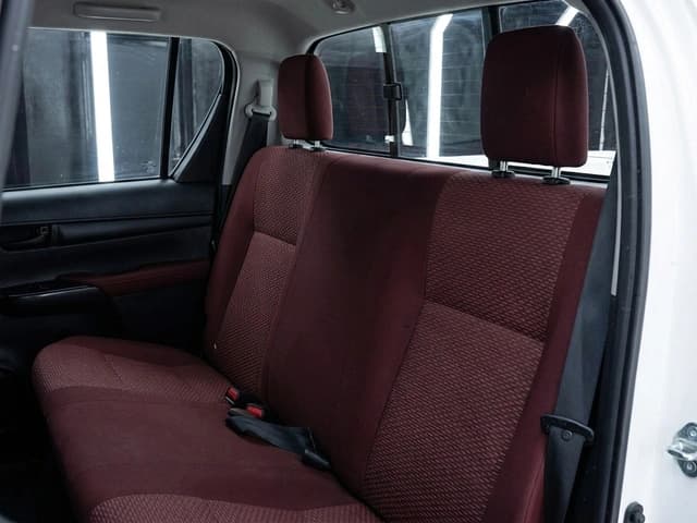 2026 Toyota Hilux DLX 2.7L 4 Cyl Petrol 4WD AT - Beyond Autos - www.beyondautos.com