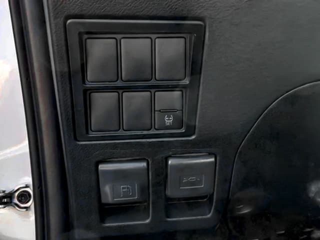 2026 Toyota Hilux DLX 2.7L 4 Cyl Petrol 4WD AT - Beyond Autos - www.beyondautos.com