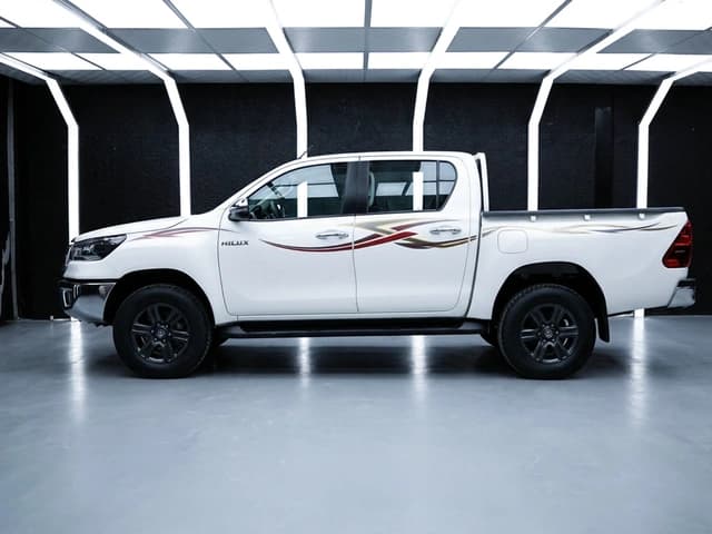 2026 Toyota Hilux SR5 2.7L 4 Cyl Petrol 4WD MT - Beyond Autos - www.beyondautos.com