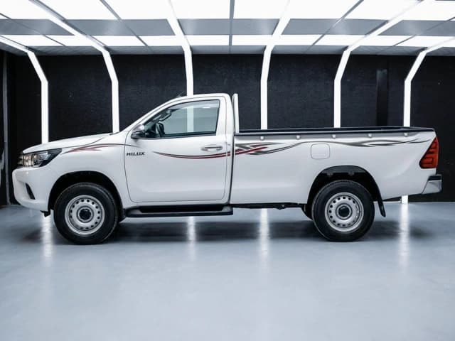 2026 Toyota Hilux Single Cab 2.7L 4 Cyl Petrol 4WD MT Bed Liner Side Steps - Beyond Autos - www.beyondautos.com
