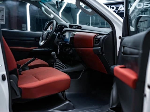 2026 Toyota Hilux Single Cab 2.7L 4 Cyl Petrol 4WD MT Bed Liner Side Steps - Beyond Autos - www.beyondautos.com
