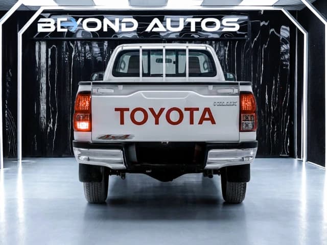 2026 Toyota Hilux Single Cab 2.7L 4 Cyl Petrol 4WD MT Bed Liner Side Steps - Beyond Autos - www.beyondautos.com
