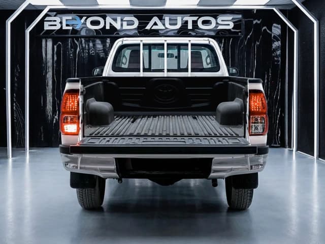 2026 Toyota Hilux Single Cab 2.7L 4 Cyl Petrol 4WD MT Bed Liner Side Steps - Beyond Autos - www.beyondautos.com