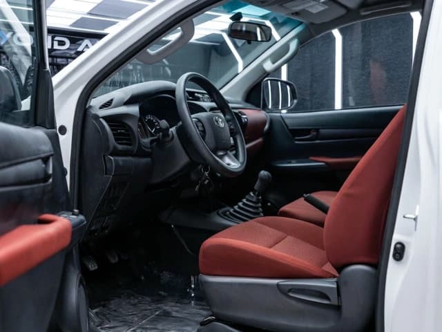 2026 Toyota Hilux Single Cab 2.7L 4 Cyl Petrol 4WD MT Bed Liner Side Steps - Beyond Autos - www.beyondautos.com
