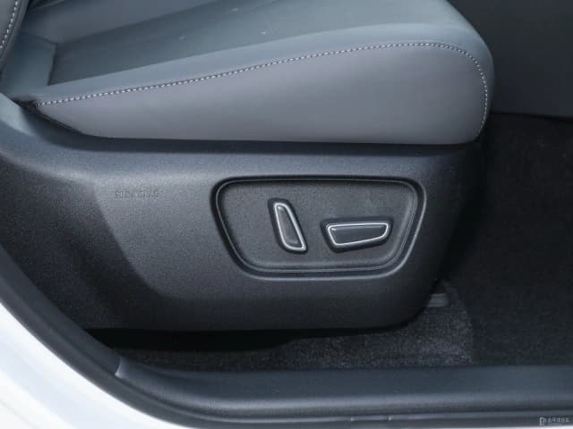 2026 Toyota Rav4 Luxury Edition 2.5L 4 Cyl Hybird AWD - Beyond Autos - www.beyondautos.com