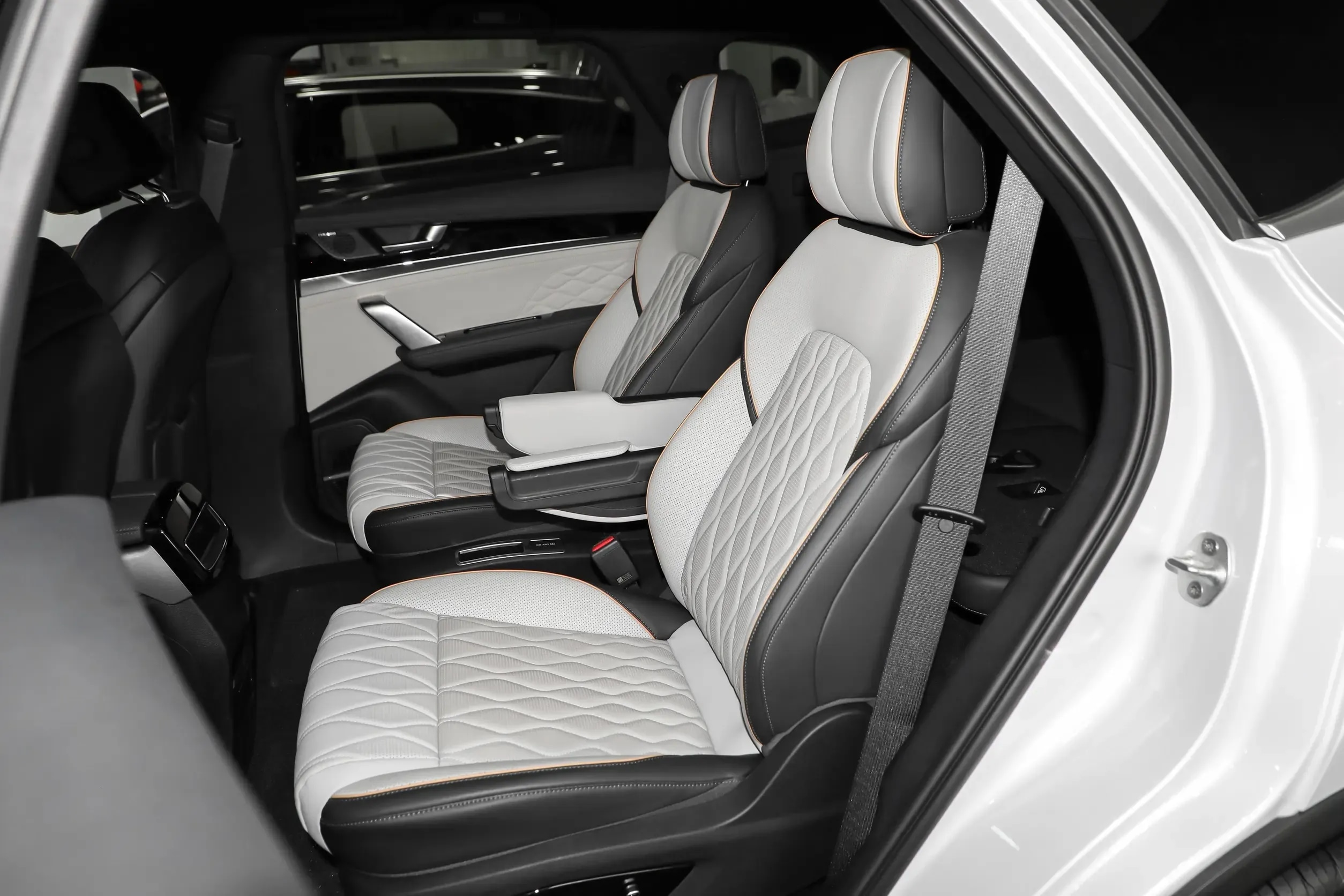 2026 BYD Tang Electric Vehicle 517 horsepower - Beyond Autos - www.beyondautos.com