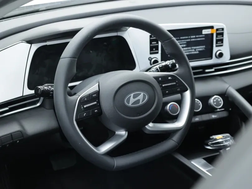 2026 Hyundai Elantra 1.5L GLX Elite White Inside Black - Beyond Autos - www.beyondautos.com