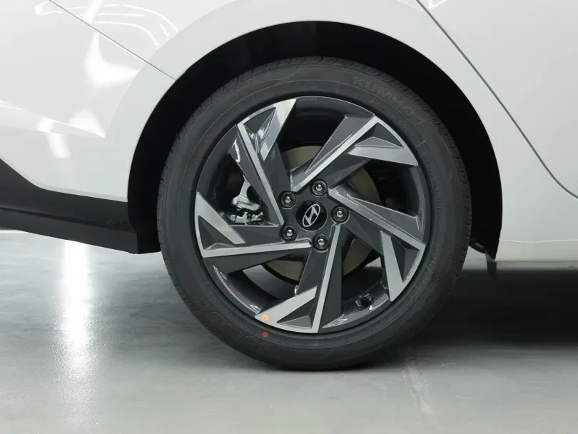 2026 Hyundai Elantra 1.5L GLX Elite White Inside Black - Beyond Autos - www.beyondautos.com