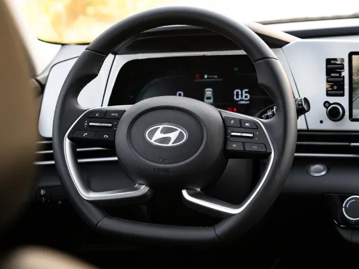 2026 Hyundai Elantra 1.5L GLX Elite White Inside Black - Beyond Autos - www.beyondautos.com