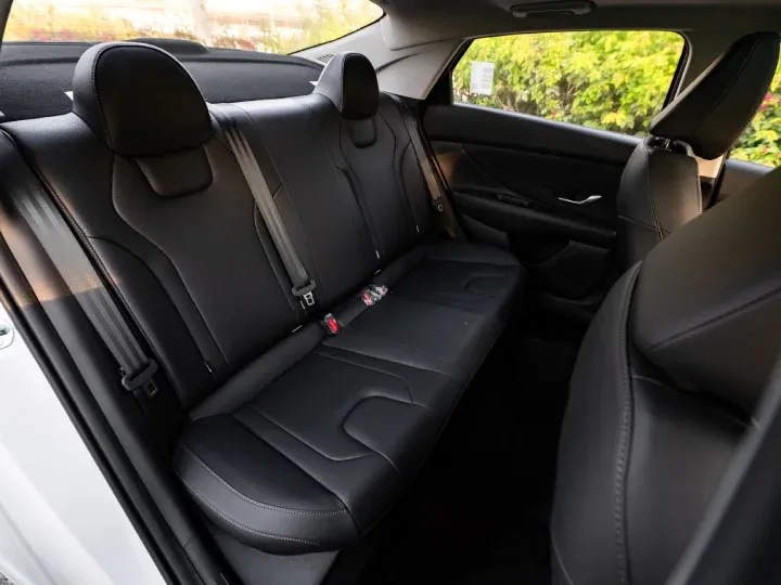 2026 Hyundai Elantra 1.5L GLX Elite White Inside Black - Beyond Autos - www.beyondautos.com