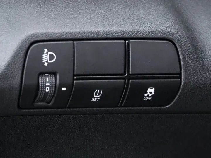 2026 Hyundai Elantra 1.5L GLX Elite White Inside Black - Beyond Autos - www.beyondautos.com