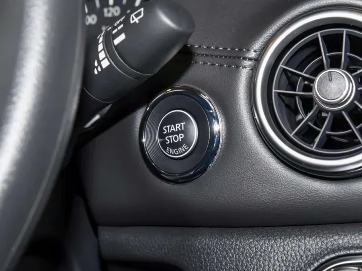 2026 Nissan Qashqai 2.0L Honor White Inside Gray - Beyond Autos - www.beyondautos.com