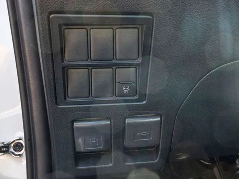 2026 Toyota Hilux DLX Basic DC 2.4L L4 Diesel AT - Beyond Autos - www.beyondautos.com