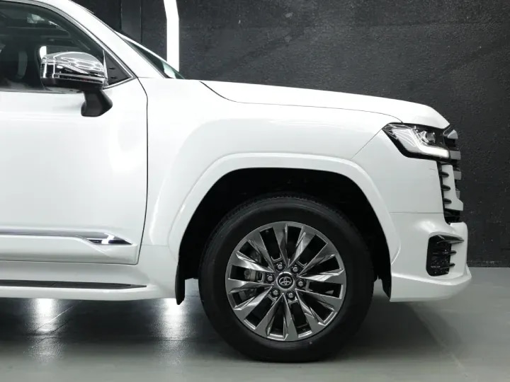 2026 Toyota Land Cruiser LC300 VXR V6 3.3L Diesel Twin Turbo - For Export - Beyond Autos - www.beyondautos.com