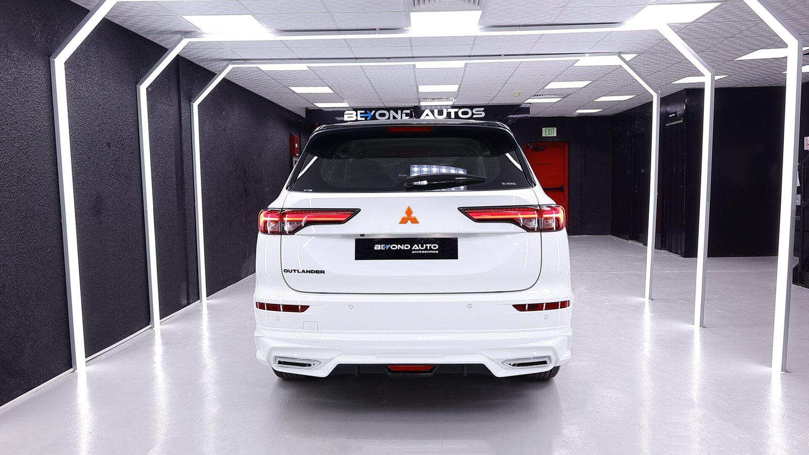 Beyond Auto Accessories _ Outlander V3 Bk & Interior (1)