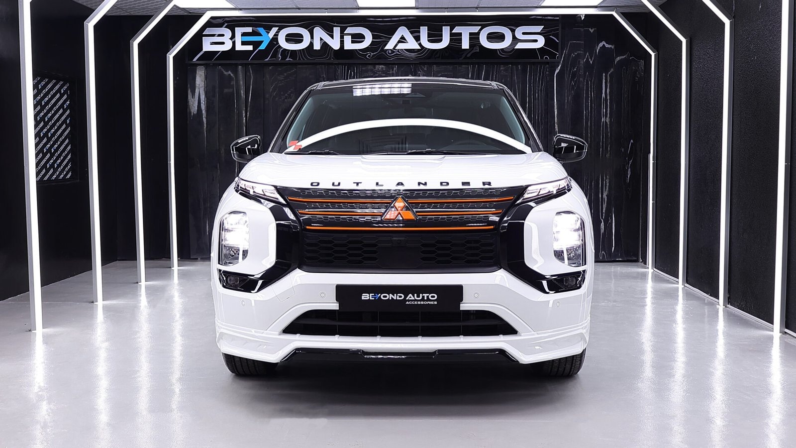 Beyond Auto Accessories _ Outlander V3 Bk & Interior (4)
