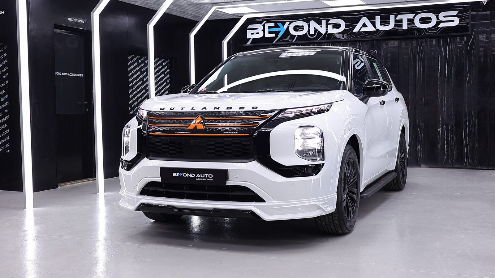 Beyond Auto Accessories _ Outlander V3 Bk & Interior (5)