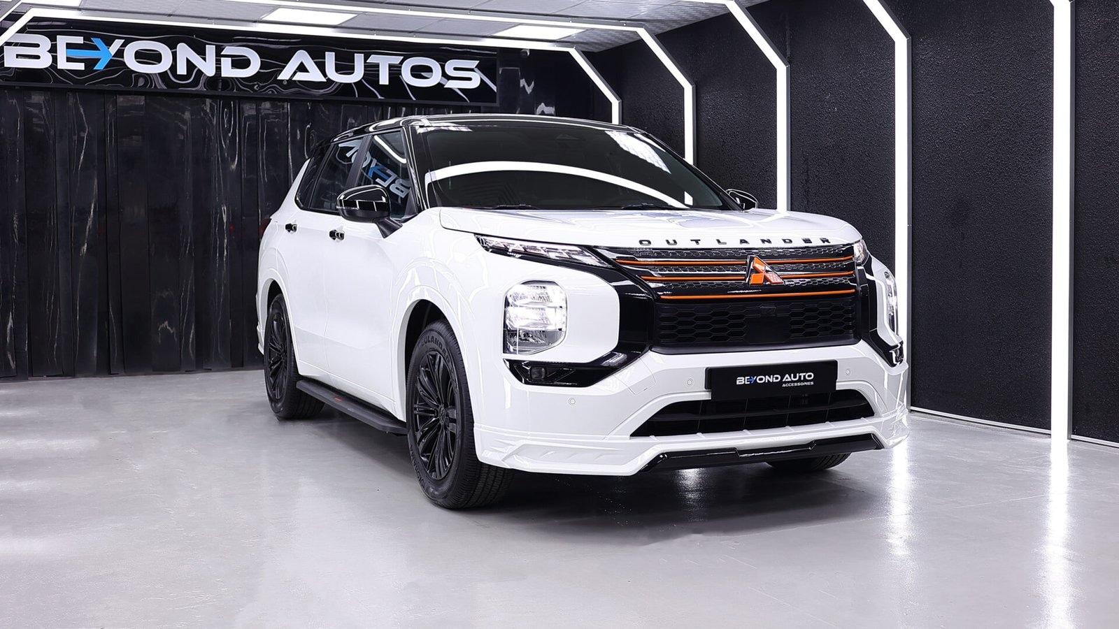 Beyond Auto Accessories _ Outlander V3 Bk & Interior (6)