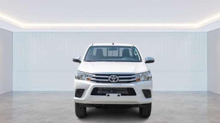 2024 TOYOTA HILUX PICKUP DLX DOUBLE CAB BASIC 2.4L DIESEL 4WD MANUAL