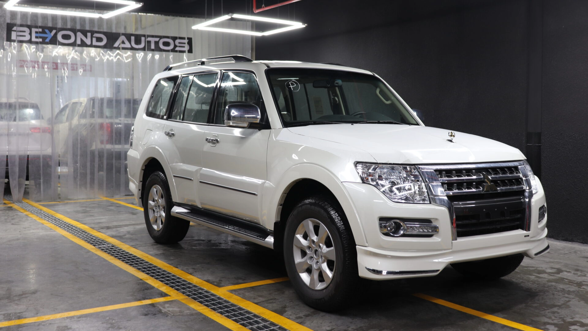 Mitsubishi-Pajero-Body-Kit-V1-Beyond-Auto-Accessories White Front