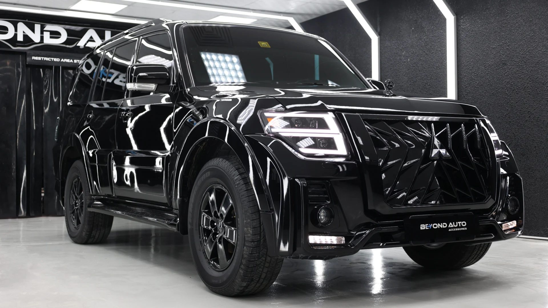 Mitsubishi-Pajero-Black-Hawk-Upgrade-Beyond-Auto-Accessories Black Front After