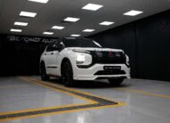 2023 MITSUBISHI OUTLANDER WITH EXCLUSIVE BODY KIT