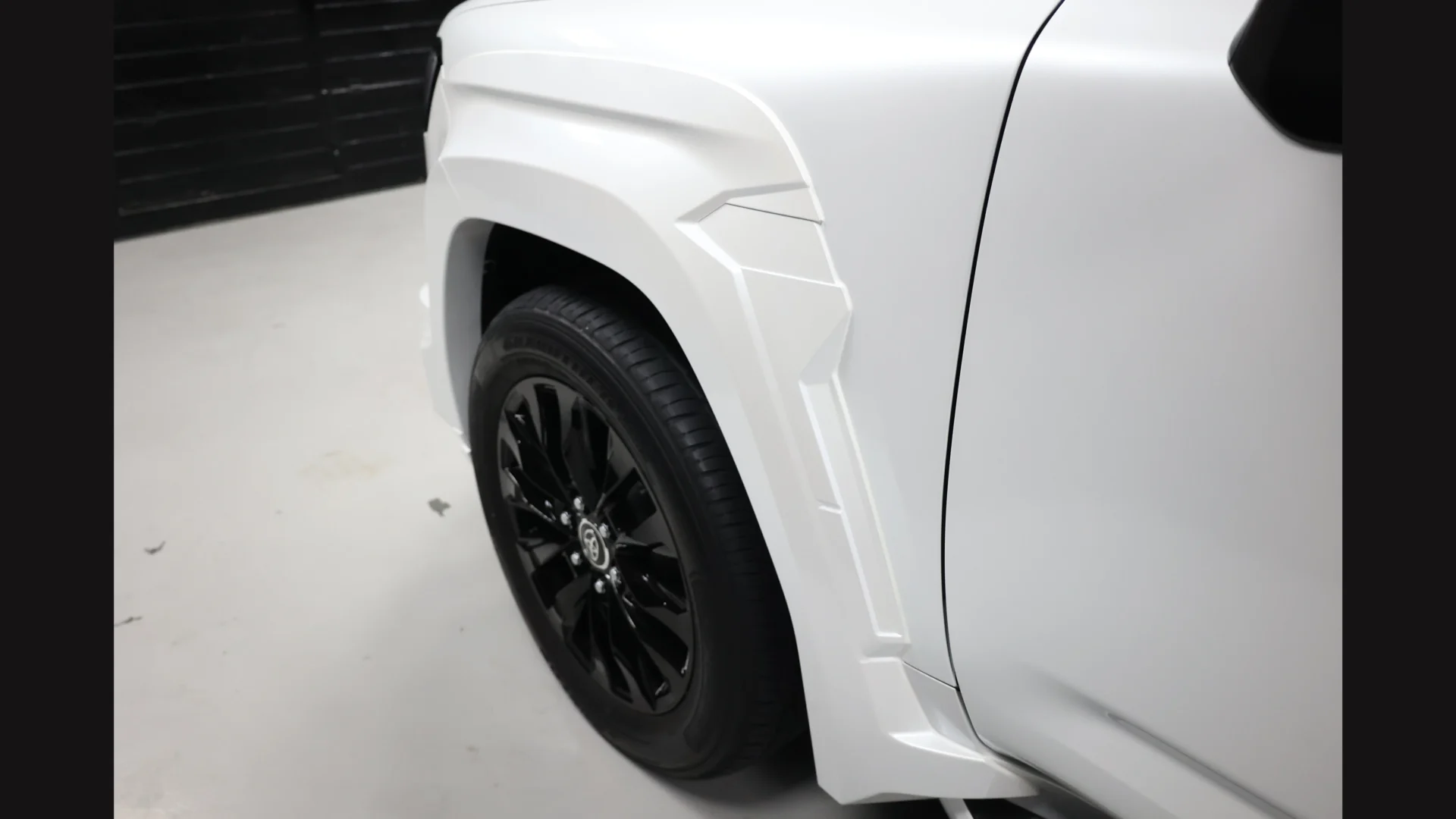 Toyota-Land-Cruiser-LC-Body-Kit-V1-Beyond-Auto-Accessories Over-fenders