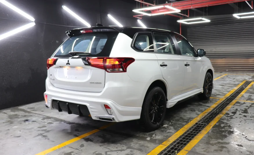 Beyond Auto Accessories _ Outlander V1 _ White _ Body Kit Rear 2016 2017 2018 2019 2020 2021 2022