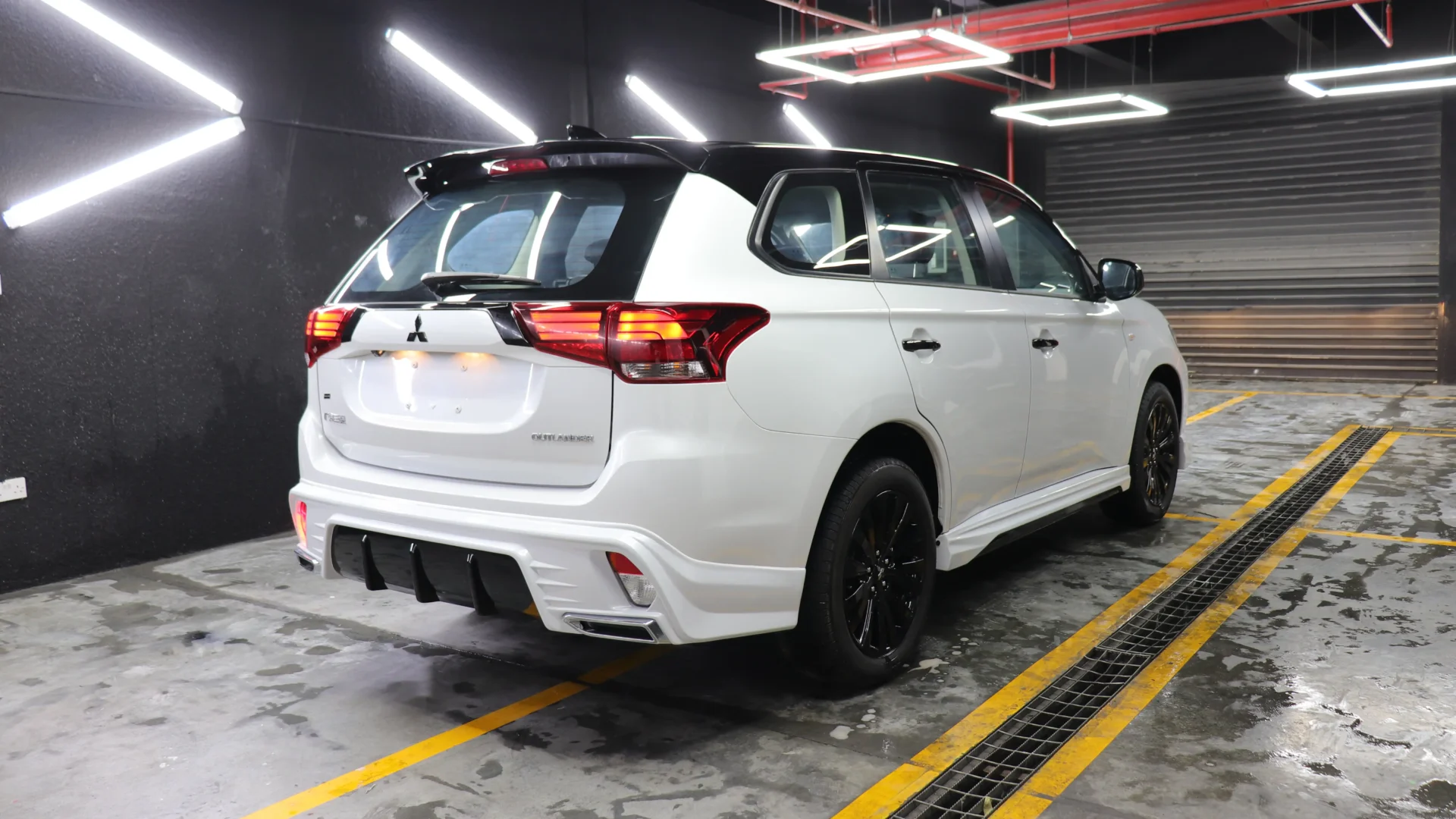 Beyond Auto Accessories _ Outlander V1 _ White _ Body Kit Rear 2016 2017 2018 2019 2020 2021 2022