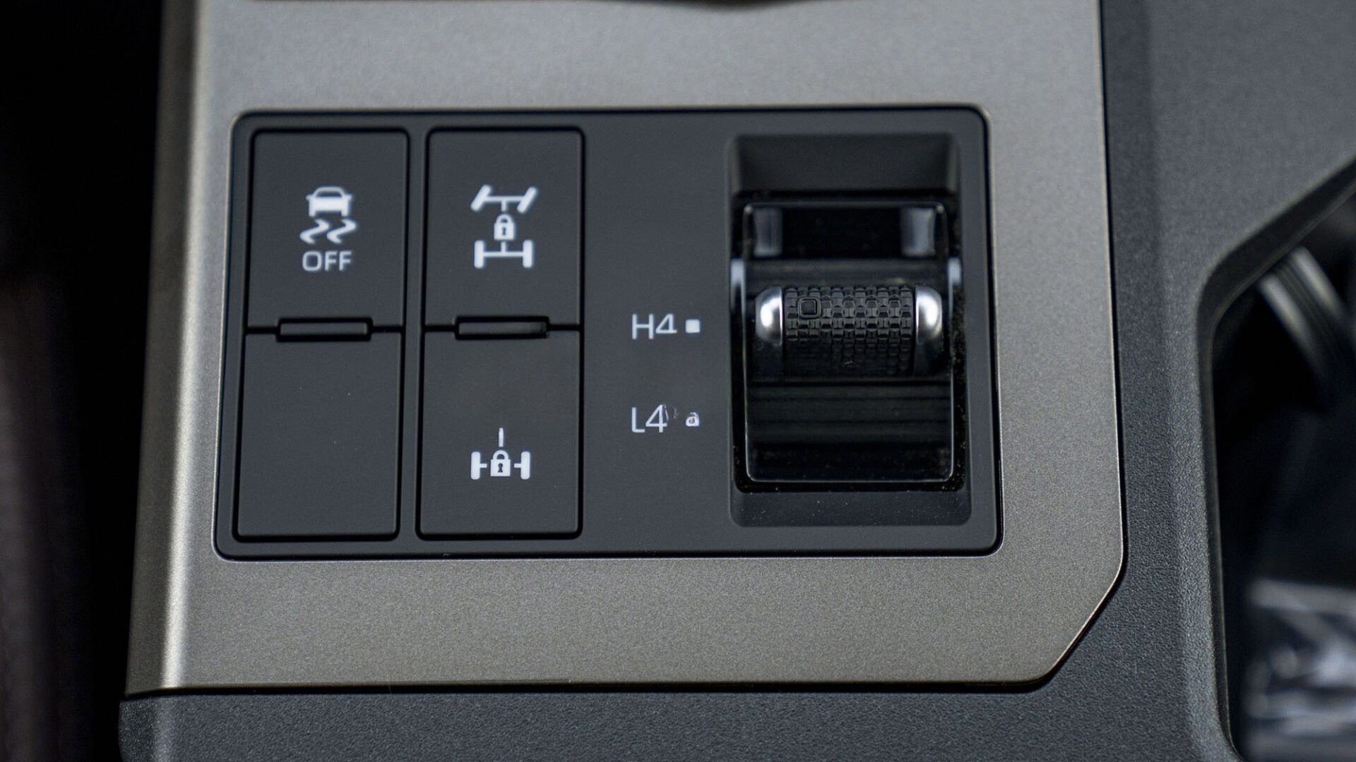 2024-Toyota-Prado-250-2.8Diesel_33-1