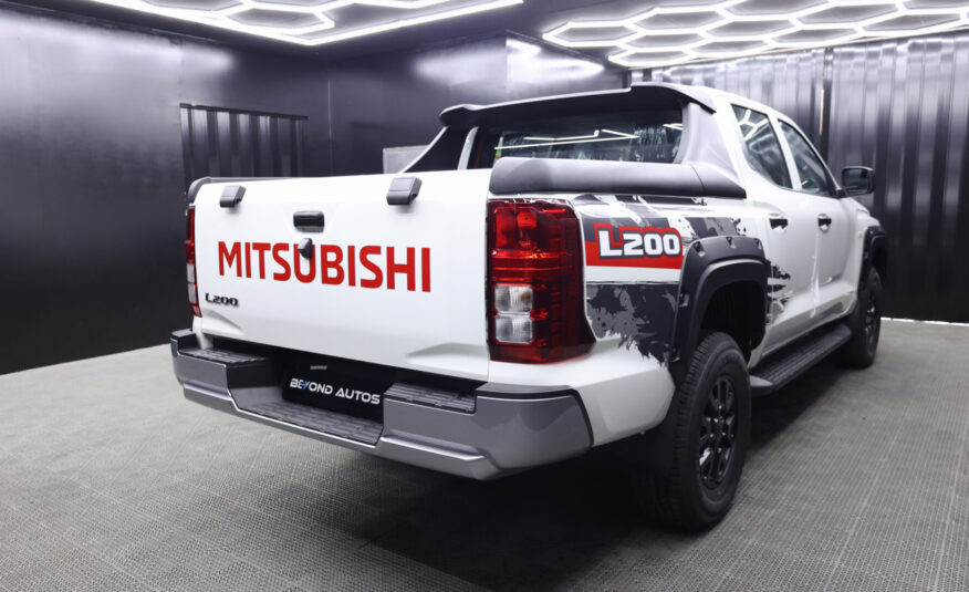 Beyond Auto Accessories _ Mitsubishi L200 V3 Bison _ White (5) (1)