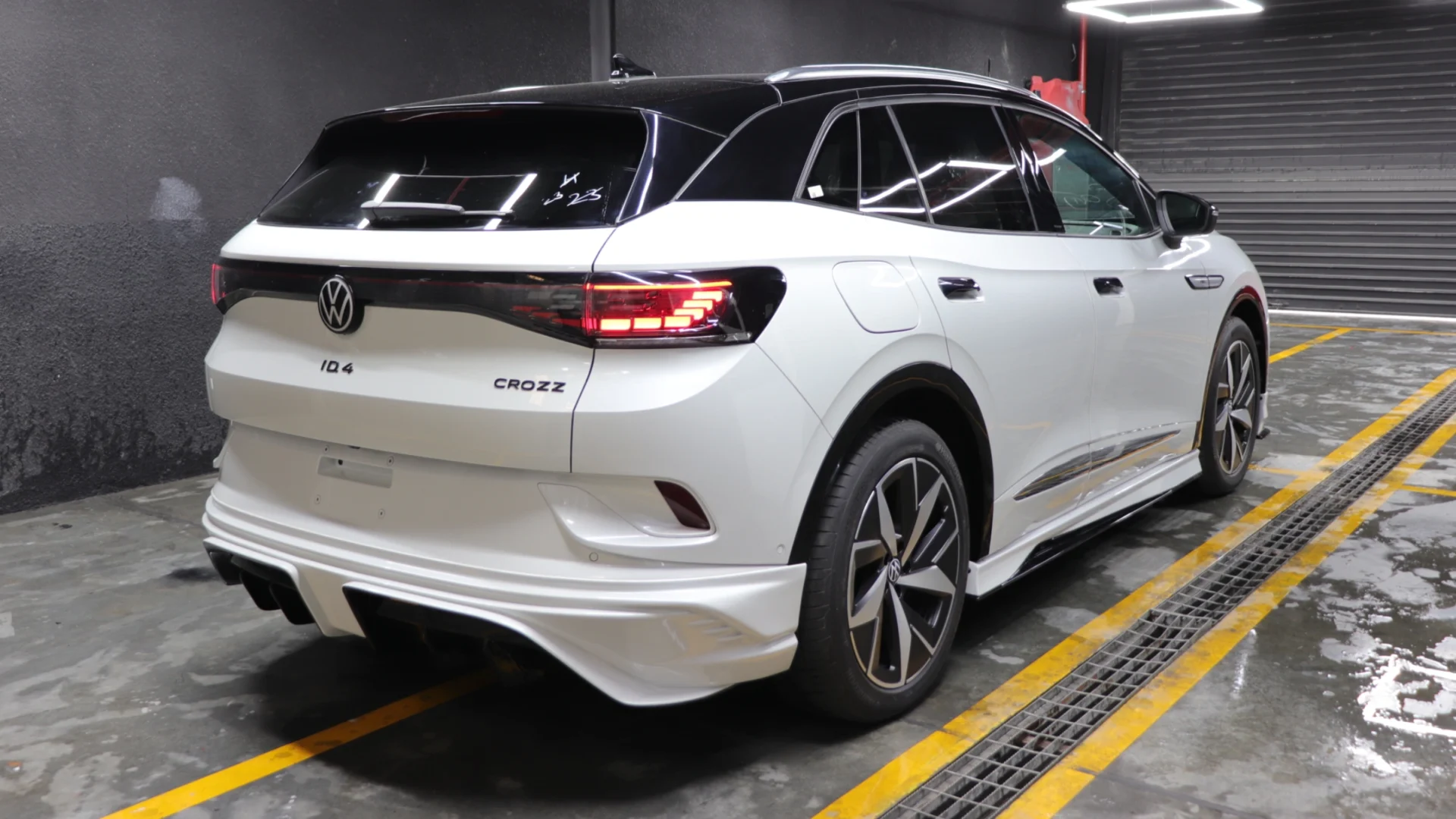 VW-ID4-Body-Kit-V1-Beyond-Auto-Accessories White Rear