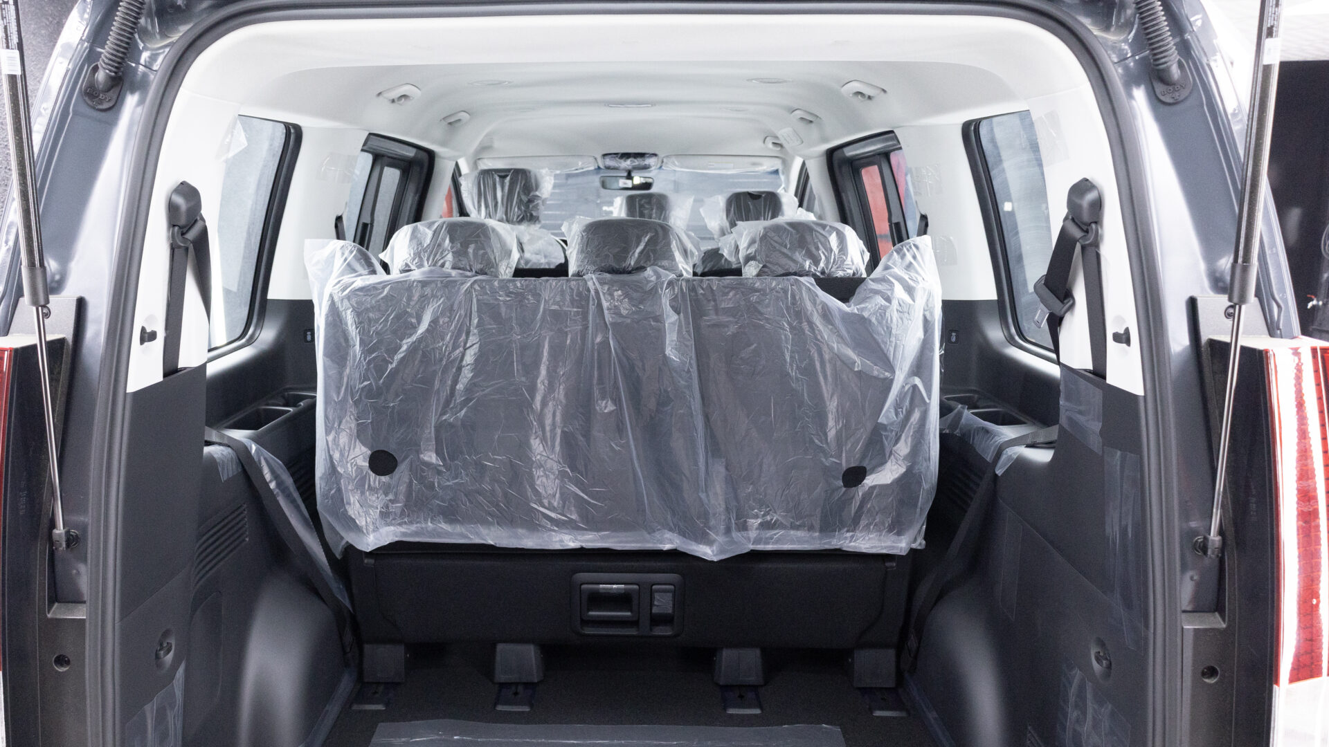 2024 Hyundai Staria 3.5L Petrol A/T