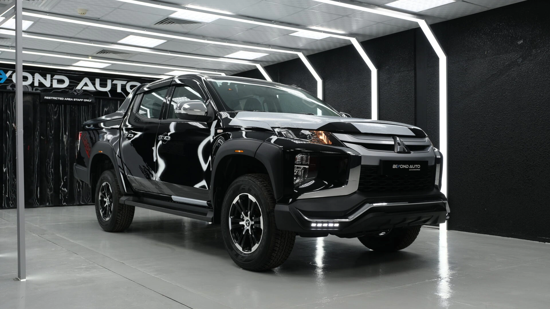 Mitsubishi-L200-Body-Kit-Beyond-Auto-Accessories-Black Front