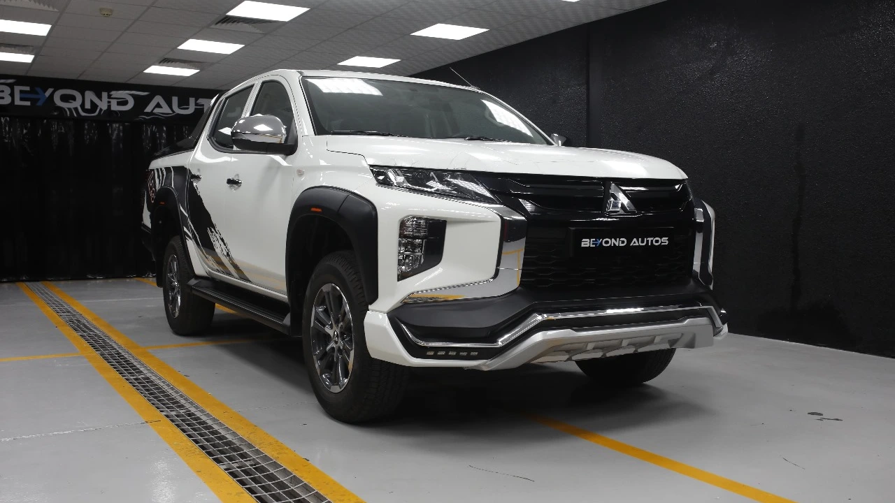 Mitsubishi-L200-Body-Kit-Beyond-Auto-Accessories-White Front