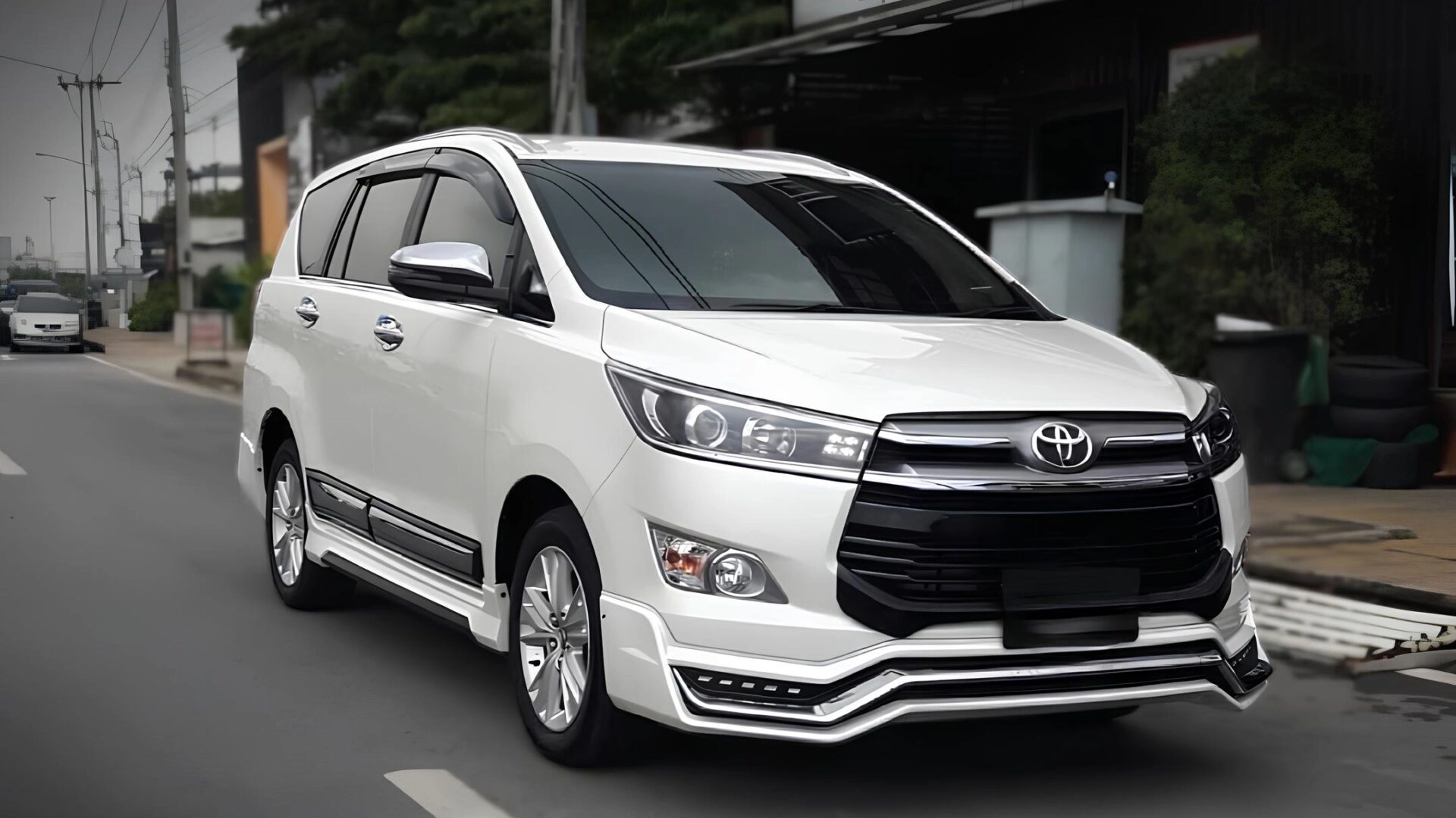 Toyota-Innova-Body-Kit-V1-Beyond-Auto-Accessories Front
