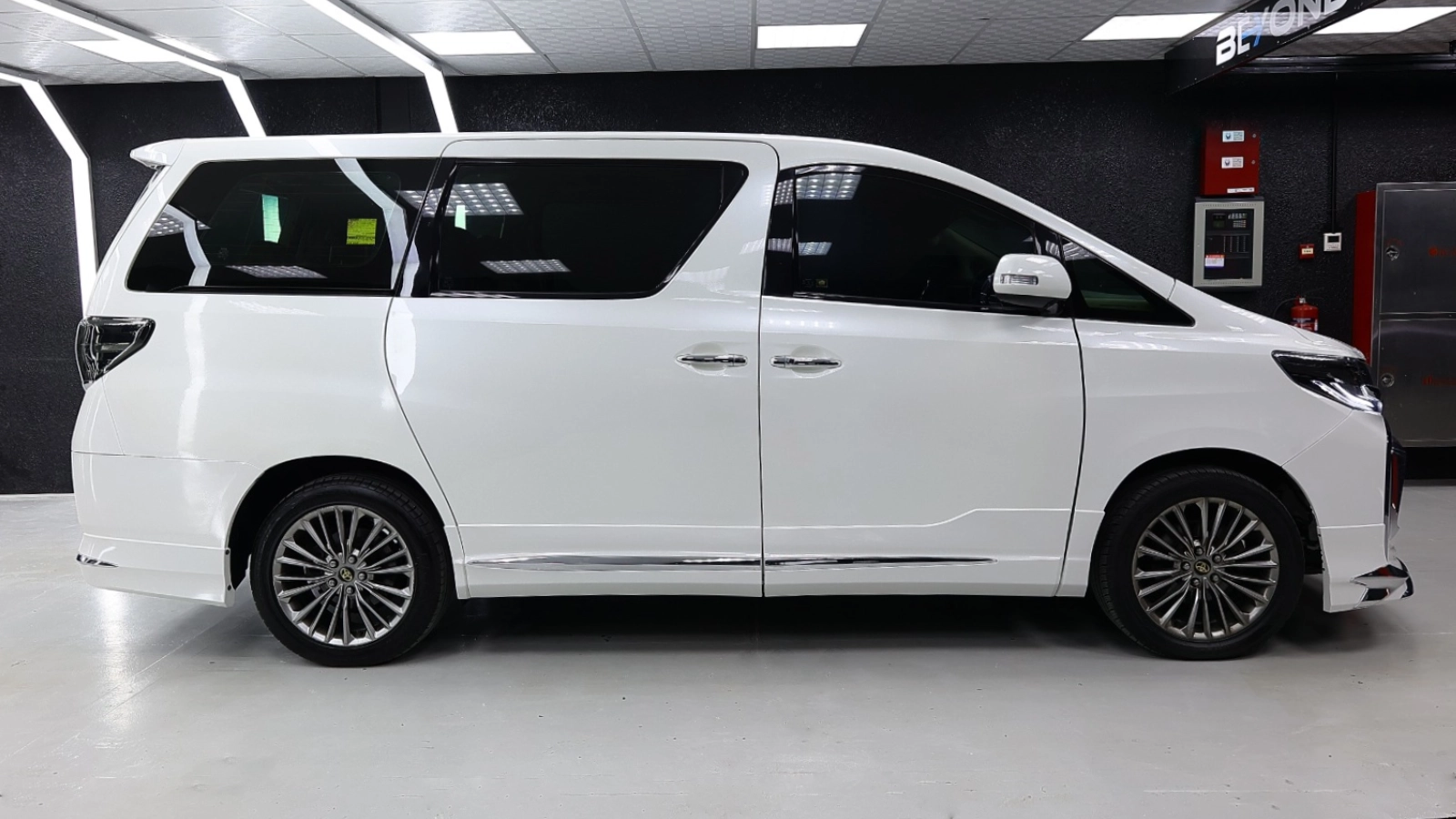 Toyota-Alfred-Beyond-Edition-Beyond-Auto-Accessories