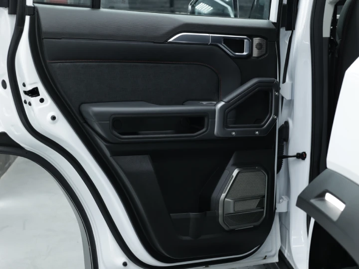 2025 Jetour T2 C-DM 1.5L Turbo Black Interior Alcantara Black - Beyond Autos - www.beyondautos.com