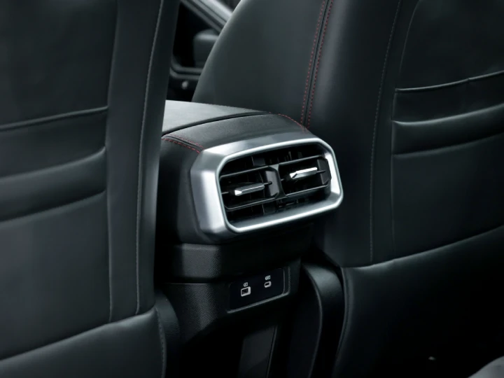 2025 Jetour T2 C-DM 1.5L Turbo Black Interior Alcantara Black - Beyond Autos - www.beyondautos.com