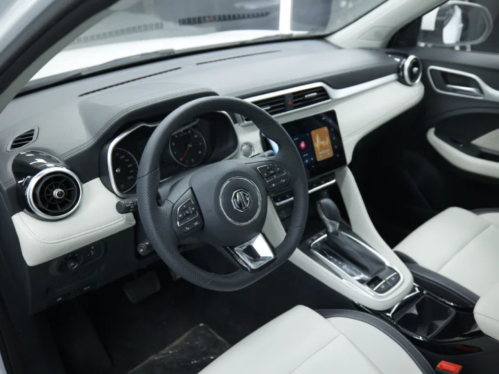 2025 MG ZS 1.5L White Inside White & Black - Beyond Autos - www.beyondautos.com