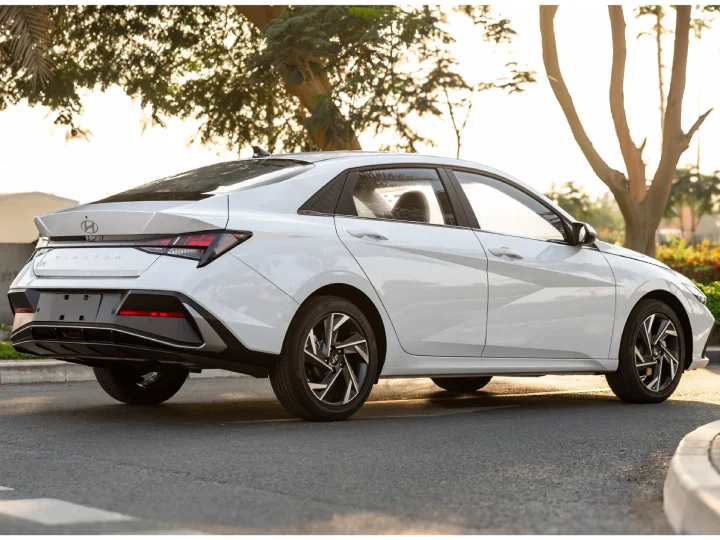 2026 Hyundai Elantra 1.5L GLX Elite White Inside Black - Beyond Autos - www.beyondautos.com