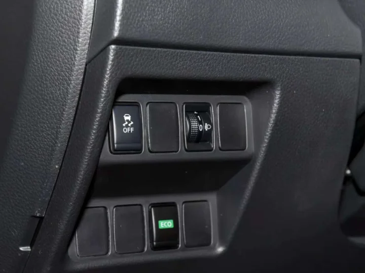 2026 Nissan Qashqai 2.0L Honor White Inside Gray - Beyond Autos - www.beyondautos.com