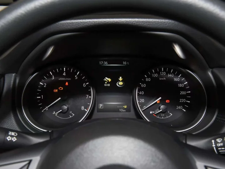 2026 Nissan Qashqai 2.0L Honor White Inside Gray - Beyond Autos - www.beyondautos.com