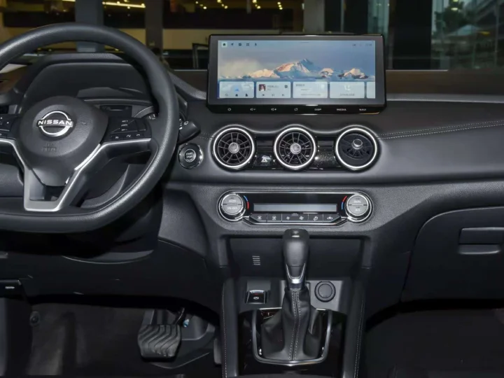 2026 Nissan Qashqai 2.0L Honor White Inside Gray - Beyond Autos - www.beyondautos.com