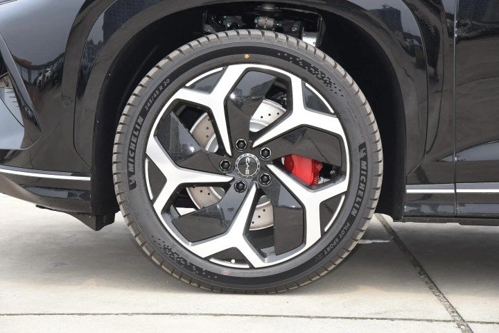 2026 BYD Sea Lion 07 Electric Vehicle 530 horsepower - Beyond Autos - www.beyondautos.com